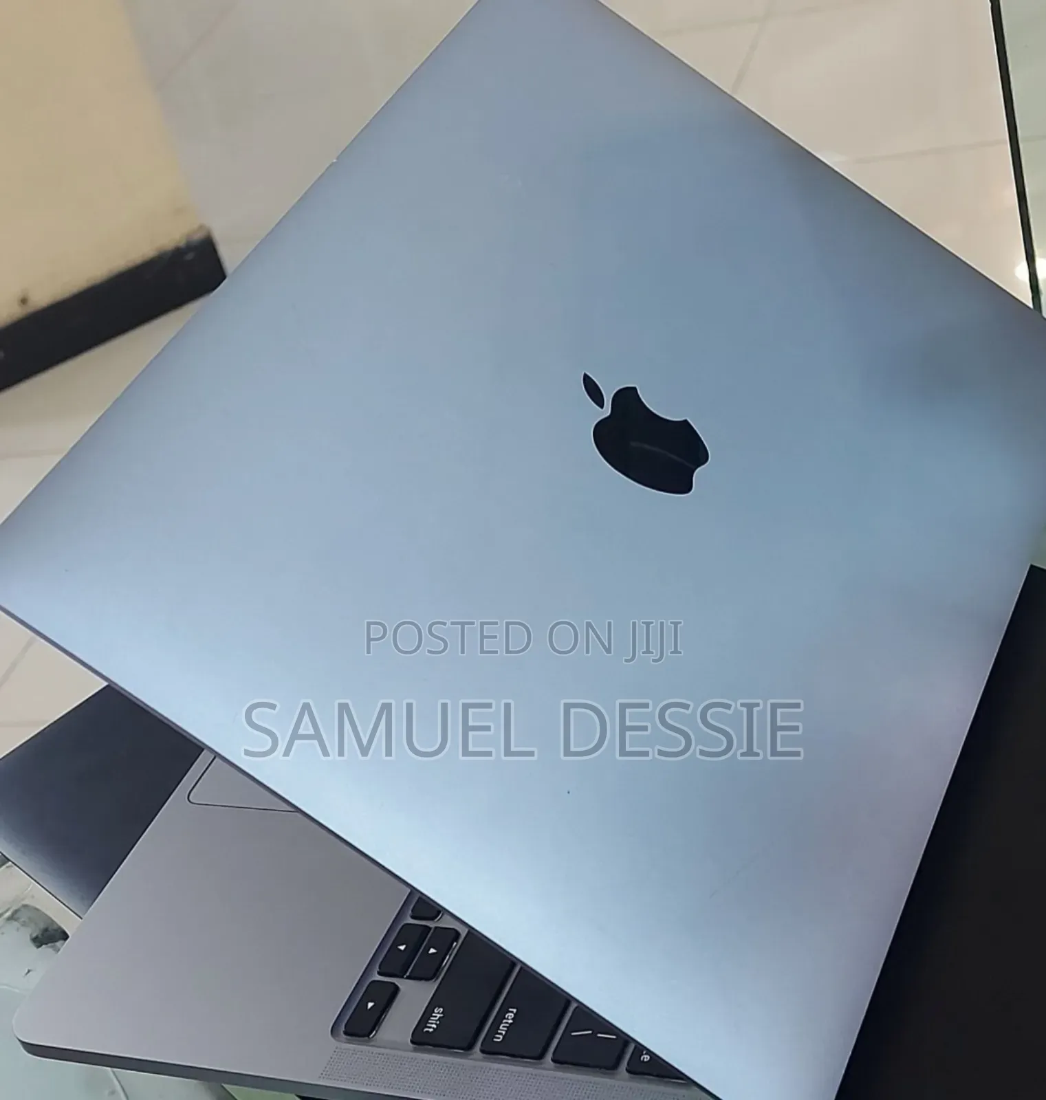 New Laptop Apple MacBook Pro 2022 M2 8GB Apple M2 SSD 256GB