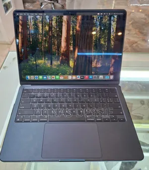 New Laptop Apple MacBook Air 2022 M2 8GB SSD 256GB