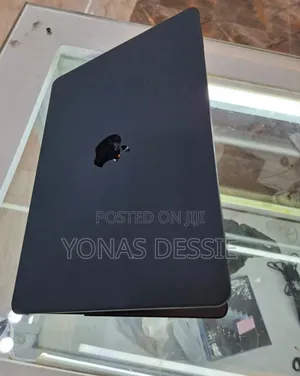 New Laptop Apple MacBook Air 2022 M2 8GB SSD 256GB