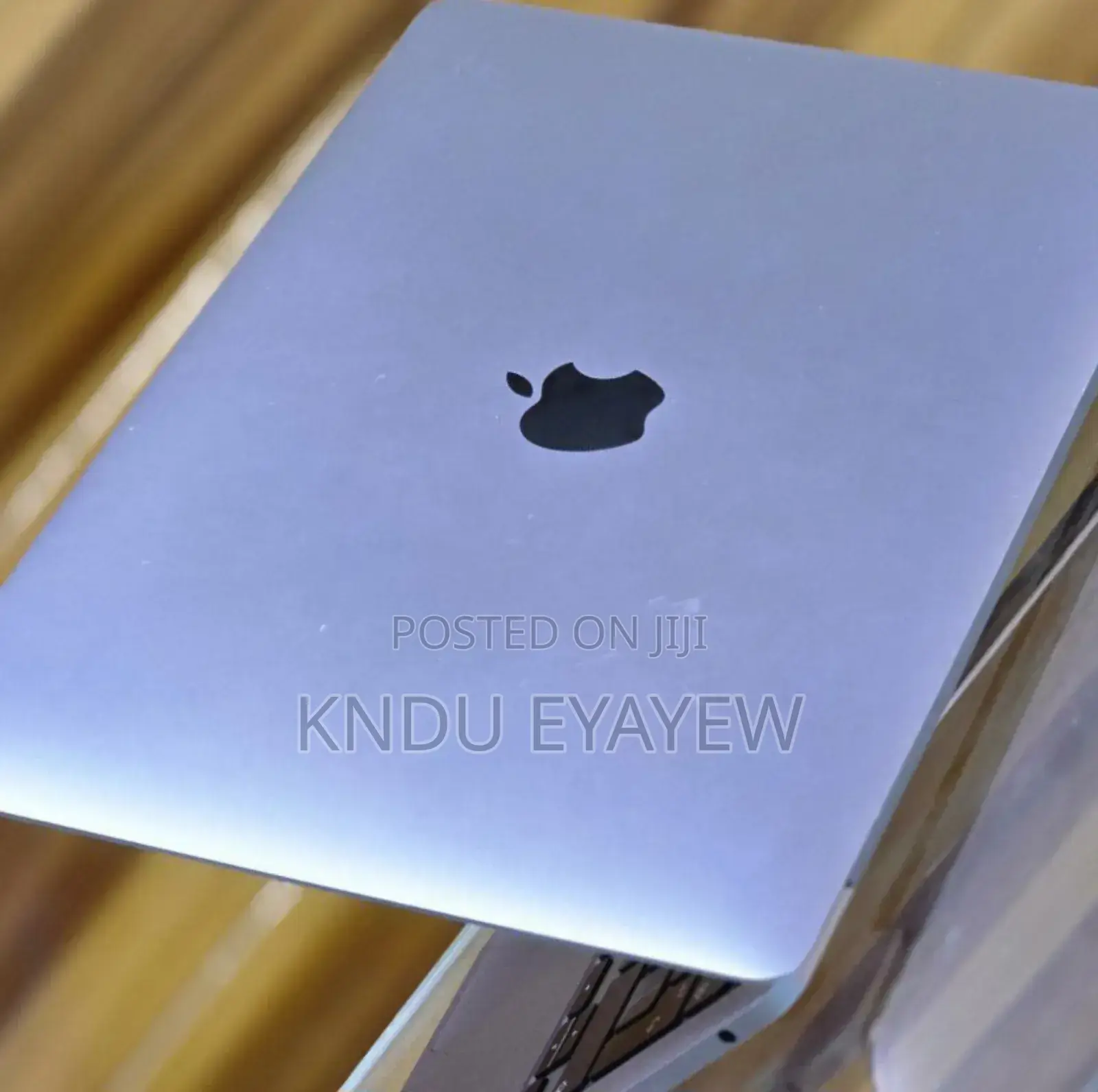 New Laptop Apple MacBook Pro M1 8GB Apple M2 SSD 256GB