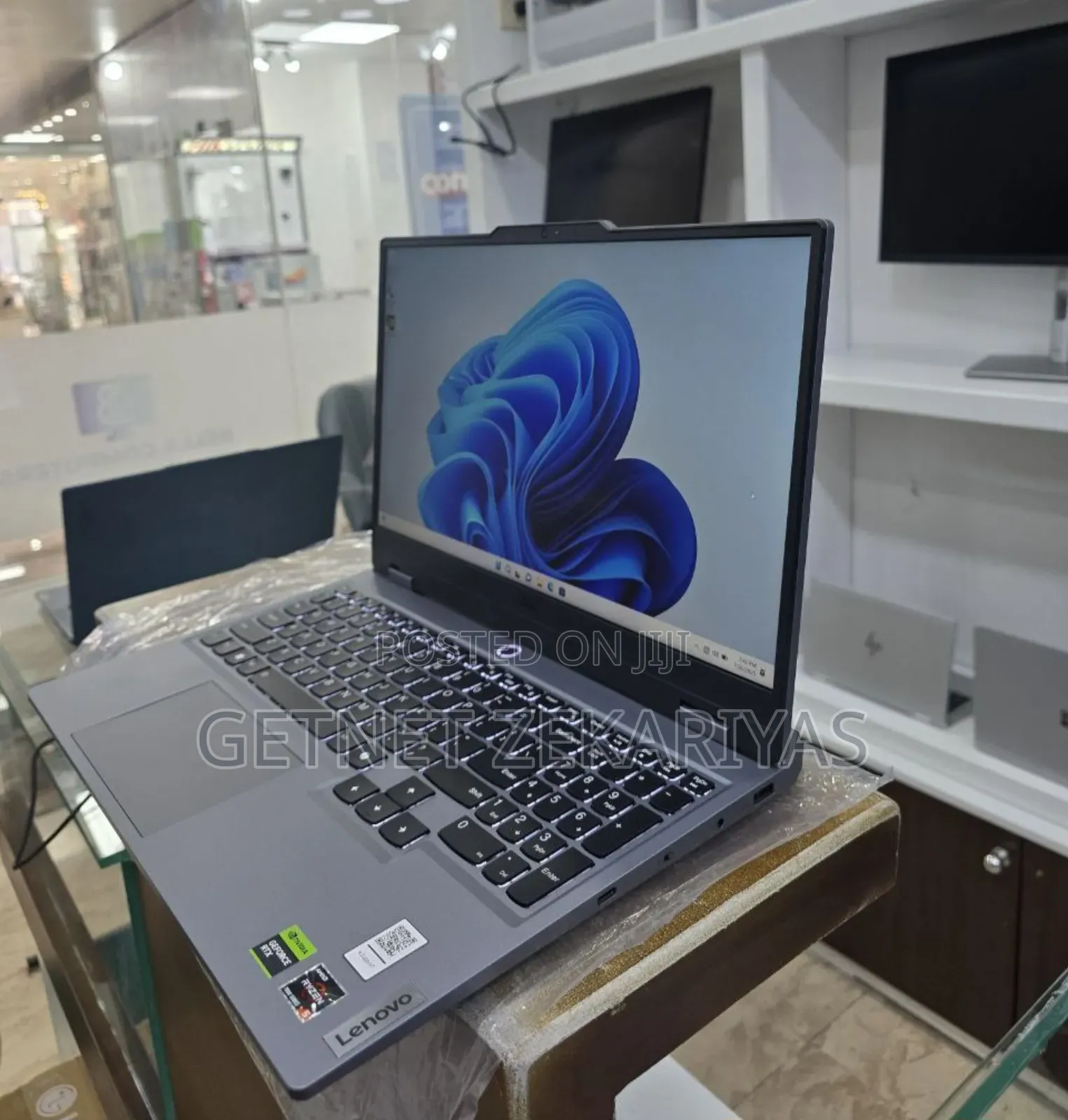 New Laptop Lenovo LOQ 15IRH8 24GB AMD Ryzen 7 SSD 512GB