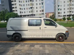 Toyota HiAce 2001 White