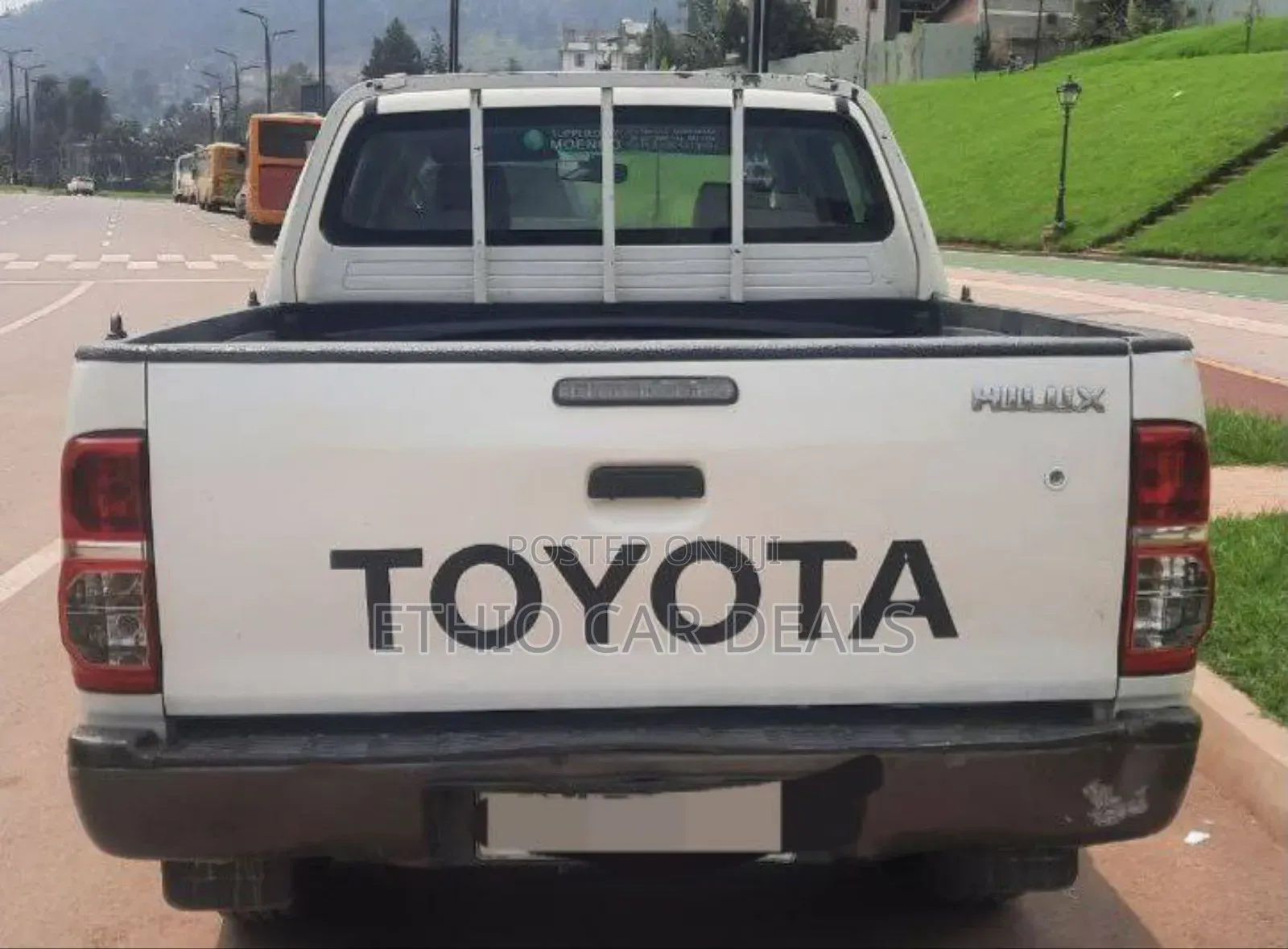 Toyota Hilux 2013 White