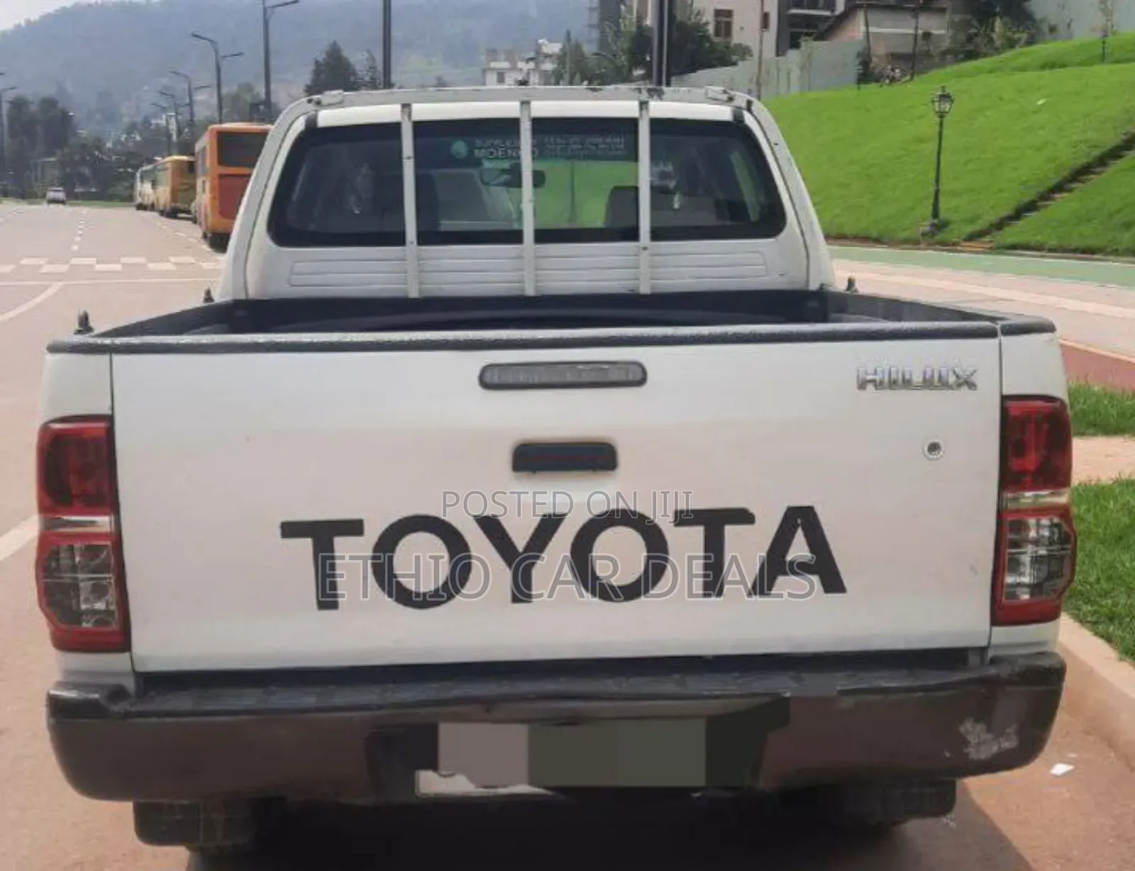 Toyota Hilux 2013 White