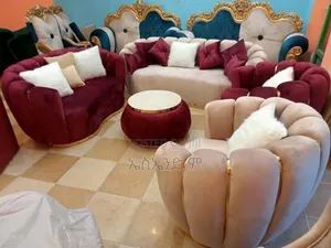 Circle Style Sofa With Table