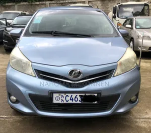 Photo - Toyota Yaris 2012 Blue