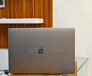 New Laptop Apple MacBook Pro 2019 16GB Intel Core I7 SSD 512GB