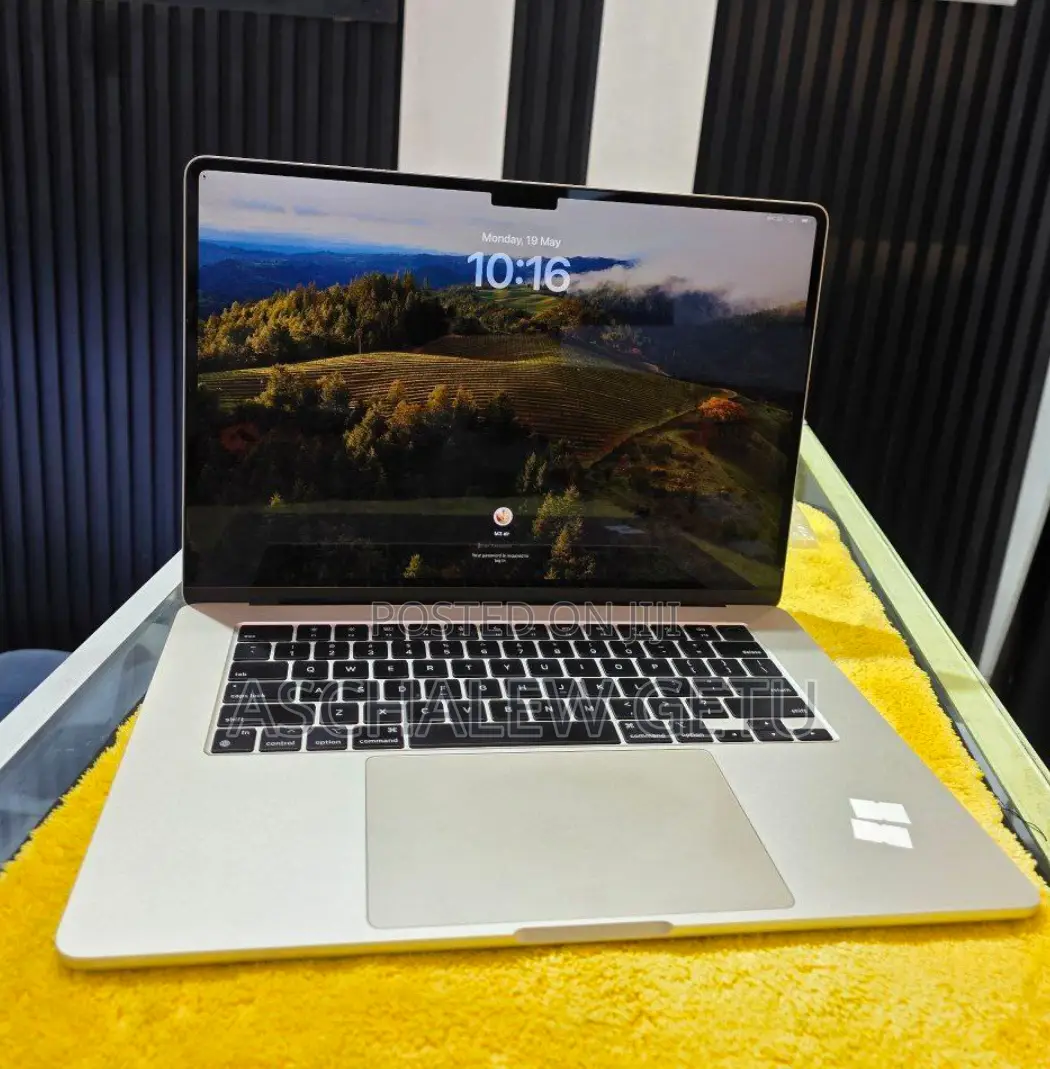 New Apple MacBook Air 2024 M3 13-Inch 16GB Intel Core M3 SSD 512GB