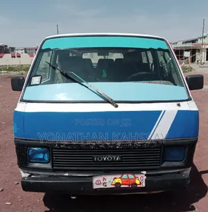 Photo - Toyota HiAce 1985 Blue