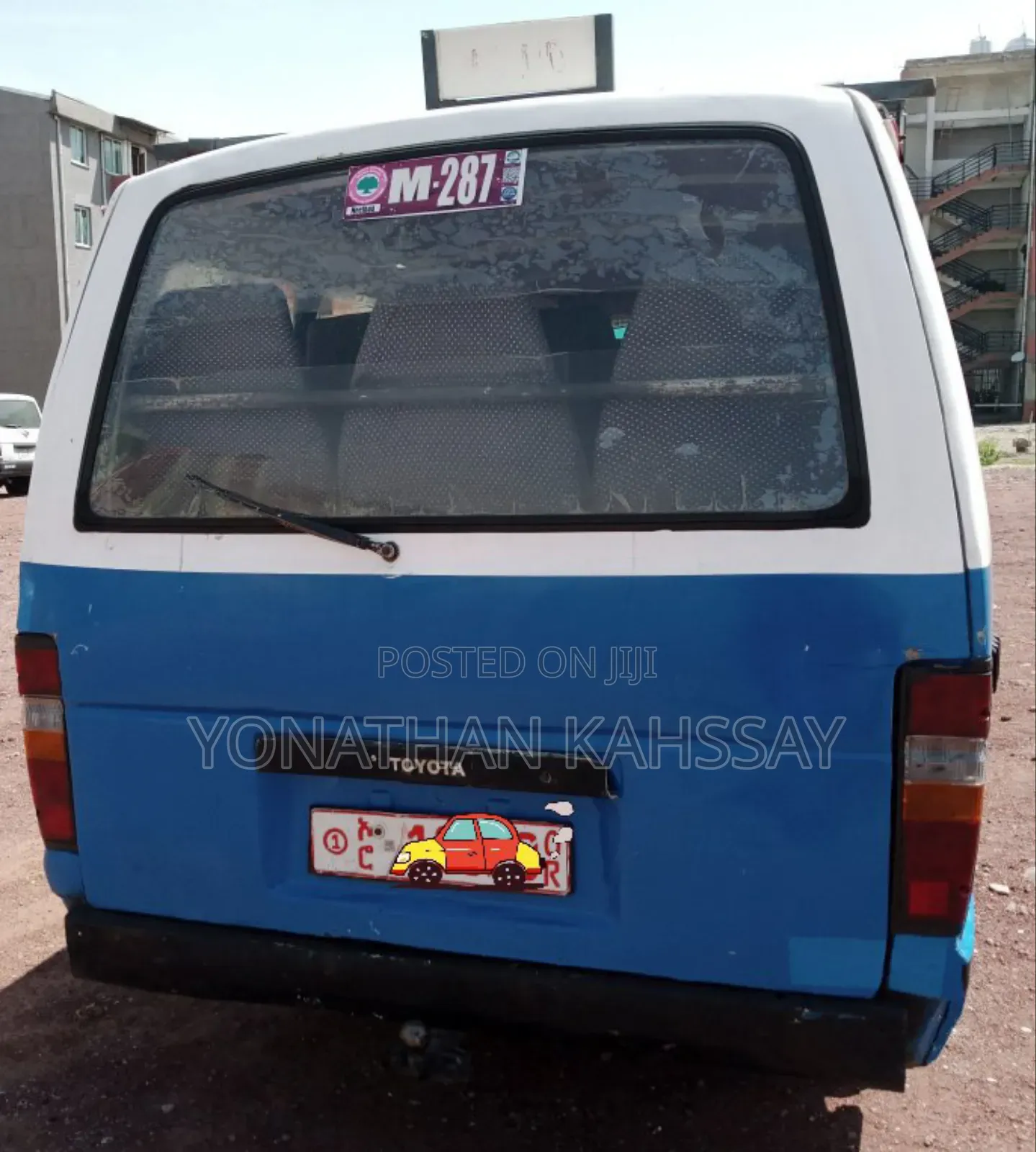 Toyota HiAce 1985 Blue
