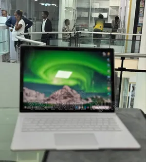 New Laptop Microsoft Surface 8GB Intel Core I5 SSD 256GB
