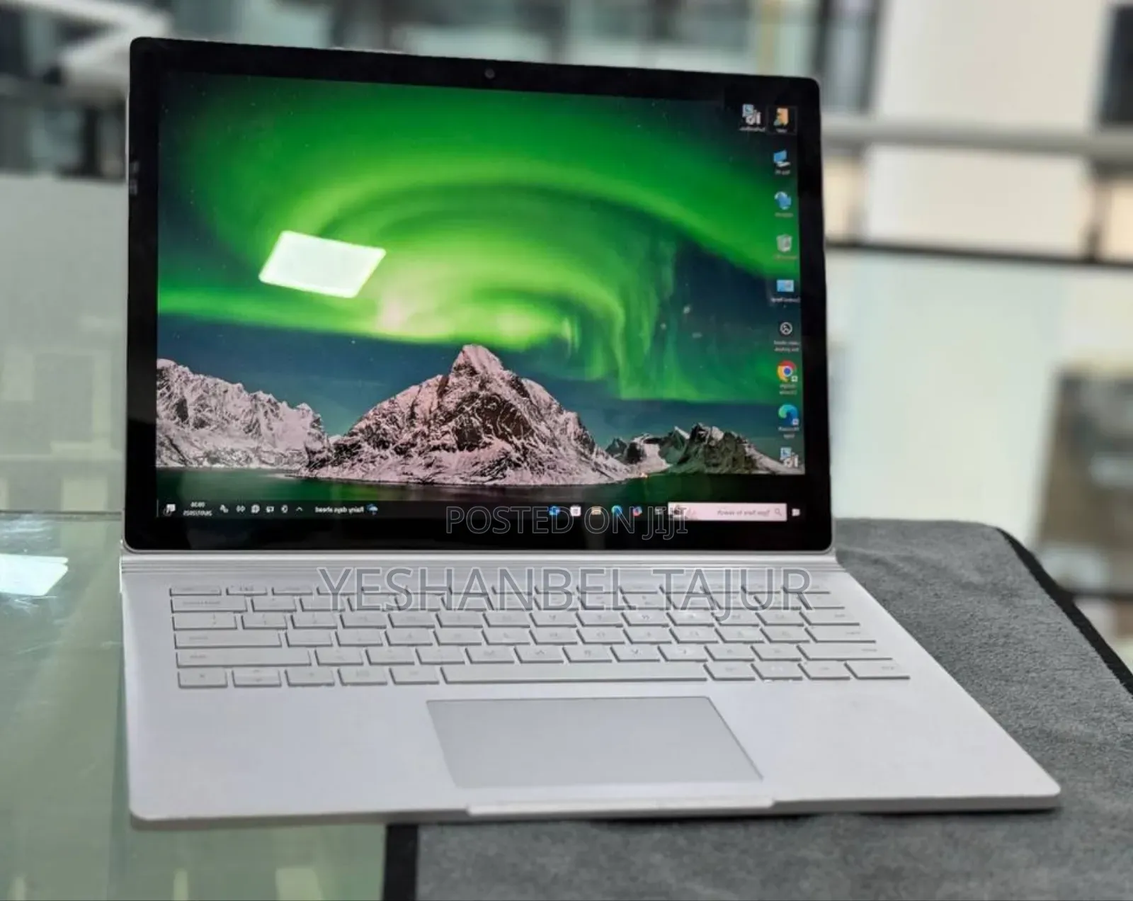 New Laptop Microsoft Surface 8GB Intel Core I5 SSD 256GB