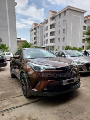 Photo - Toyota C-HR 2018 Brown