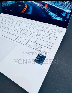New Laptop Samsung Galaxy Book 2 16GB Intel Core i7 SSD 512GB