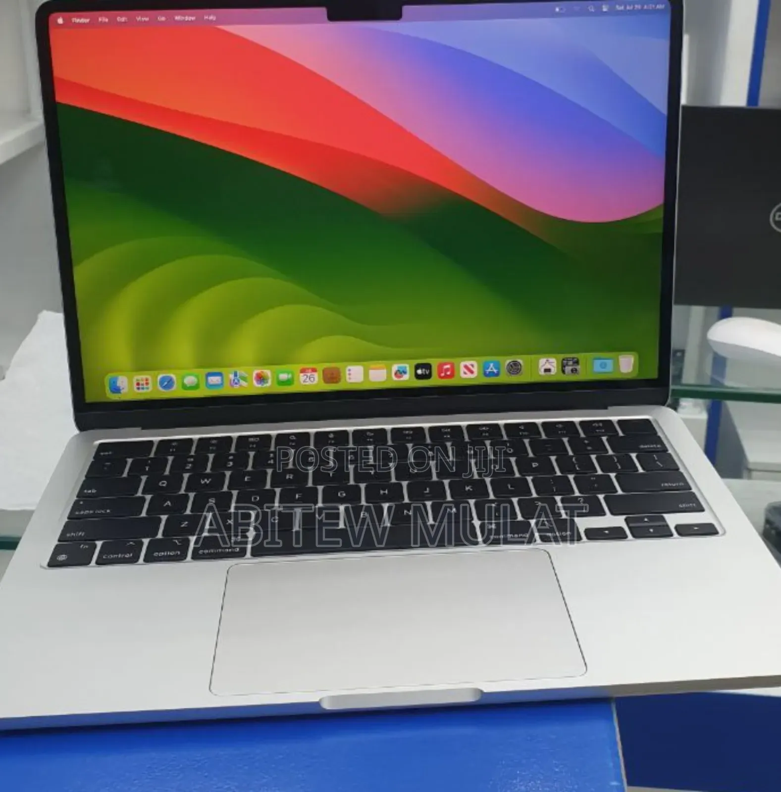 New Laptop Apple MacBook Air 2024 M3 13-Inch 16GB Apple M3 SSD 512GB
