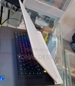 New Laptop Alienware M17x R2 32GB Intel Core I7 SSD 1T