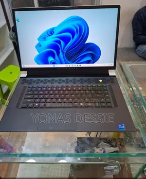 New Laptop Alienware M17x R2 32GB Intel Core I7 SSD 1T