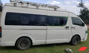 Toyota Grand HiAce 2015 White