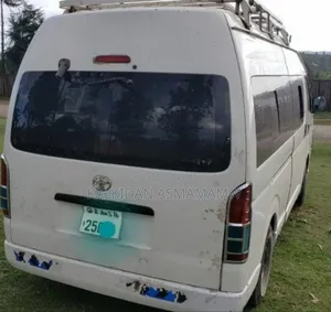 Toyota Grand HiAce 2015 White