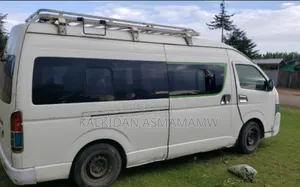 Toyota Grand HiAce 2015 White