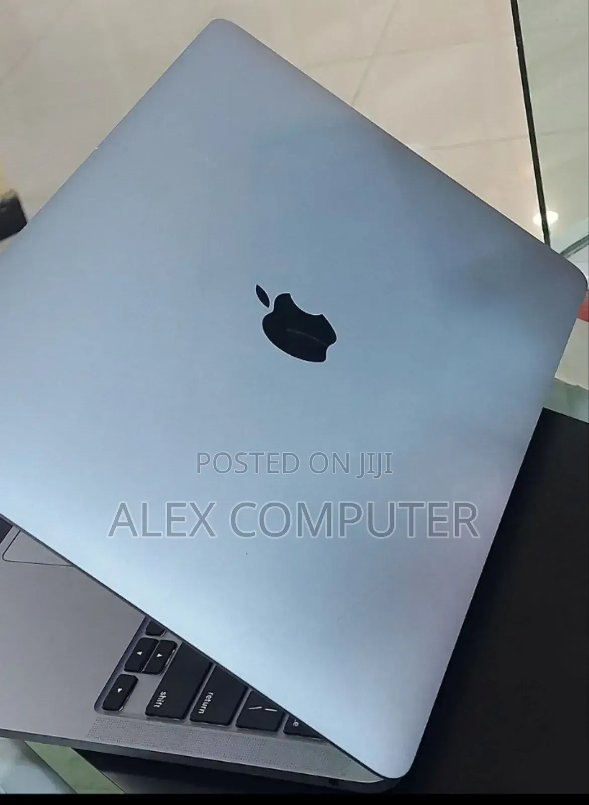 New Laptop Apple MacBook Pro 2022 M2 8GB Apple M2 SSD 256GB