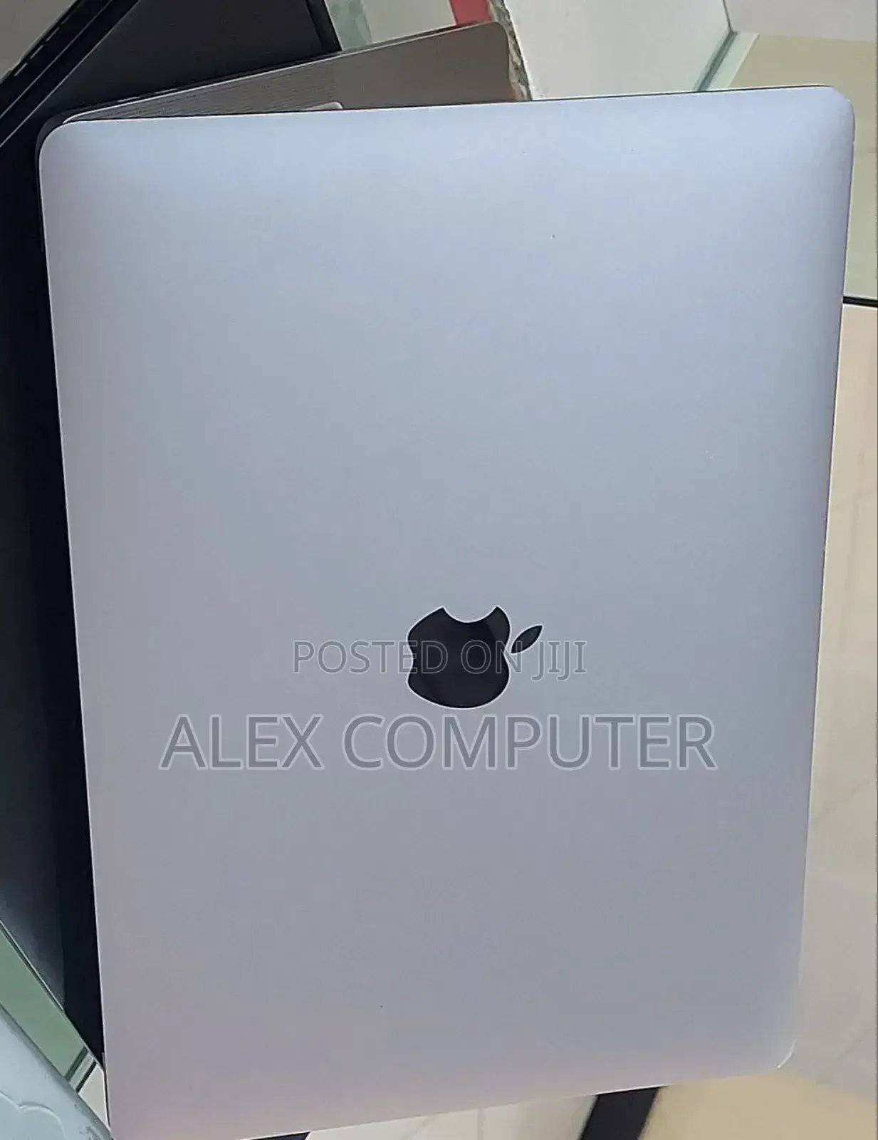 New Laptop Apple MacBook Pro 2022 M2 8GB Apple M2 SSD 256GB