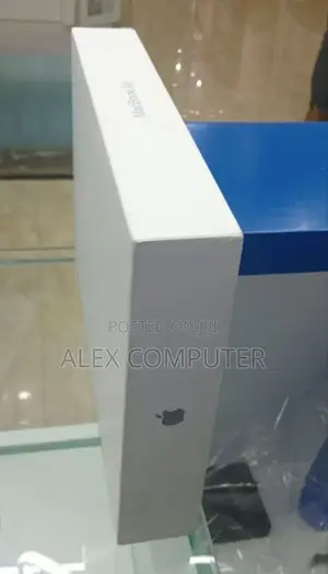 New Laptop Apple MacBook Air 2025 M4 13-Inch 16GB Apple M4 SSD 512GB