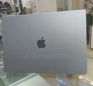 New Laptop Apple MacBook Pro M1 16GB Apple M1 Pro SSD 1T