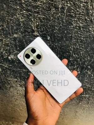 Photo - Tecno Camon 30 256 GB White