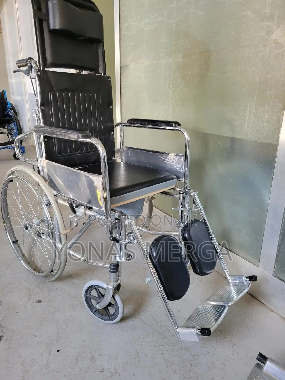 Adjustable Footrest:Wheelchair想查wheelchair\ Armrest Provide