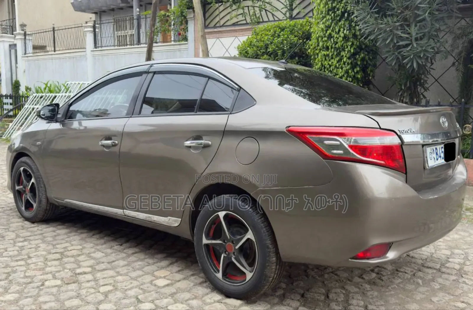 Toyota Yaris 2017 Silver