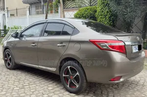 Photo - Toyota Yaris 2017 Silver