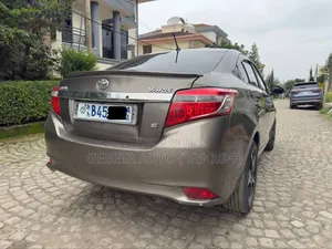 Toyota Yaris 2017 Silver