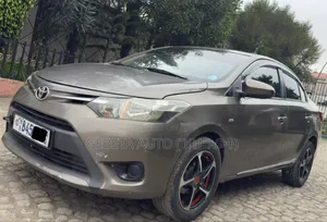 Toyota Yaris 2017 Silver