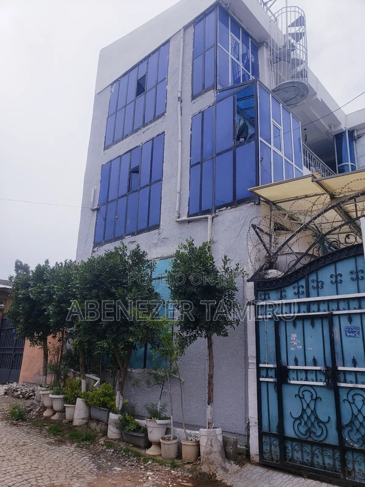 Furnished 17bdrm Apartment in Yeka for sale