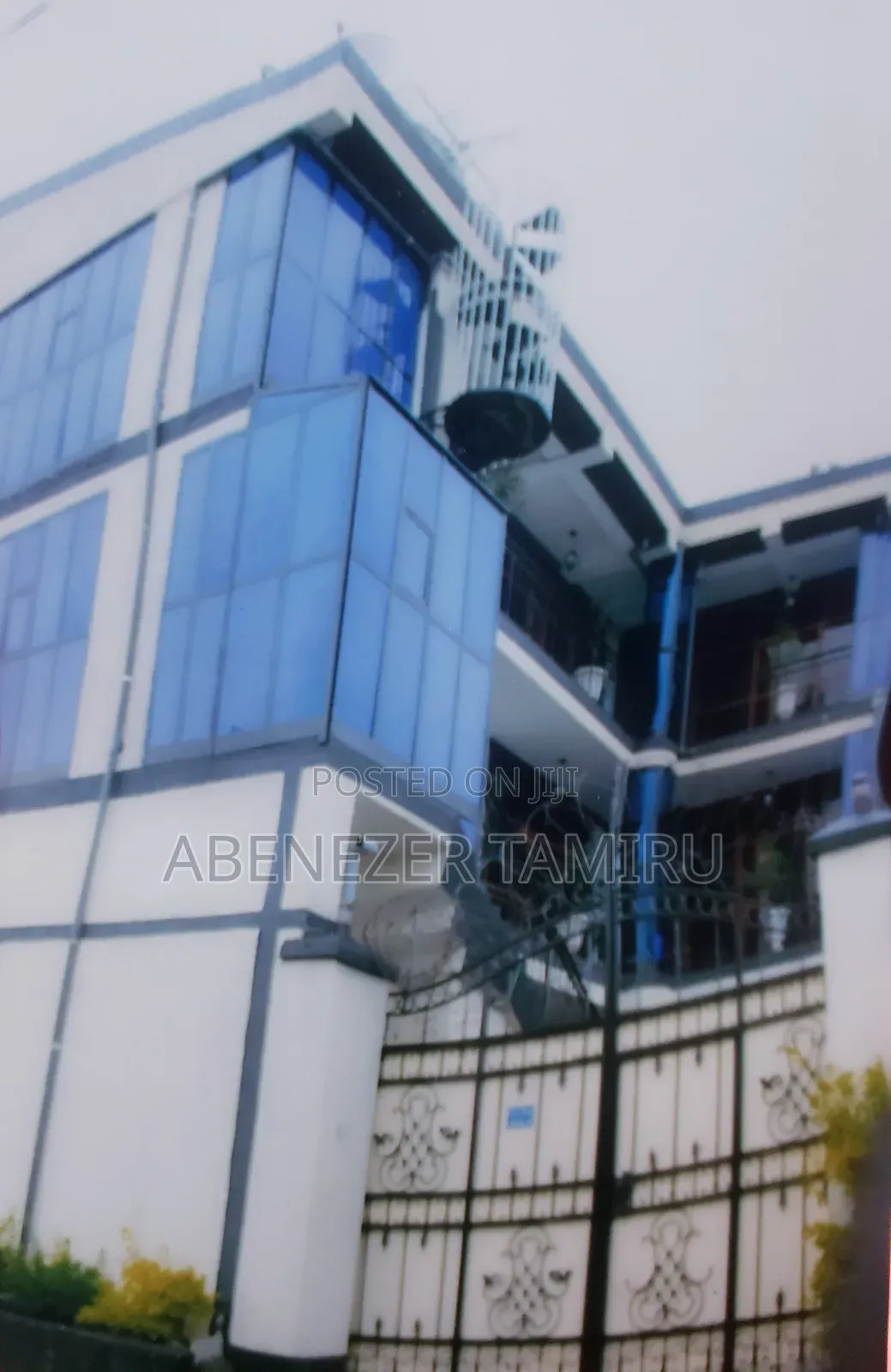 Furnished 17bdrm Apartment in Yeka for sale