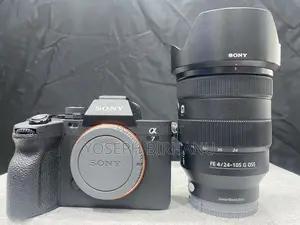 Photo - Sony Alpha 7 Iv With 24-105mm Sony G Lens F4