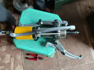 Photo - Hydraulic Extractor