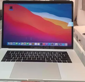 Photo - New Laptop Apple MacBook Pro 2017 16GB Intel Core I7 SSD 256GB