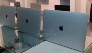 New Laptop Apple MacBook Pro 2017 16GB Intel Core I7 SSD 256GB