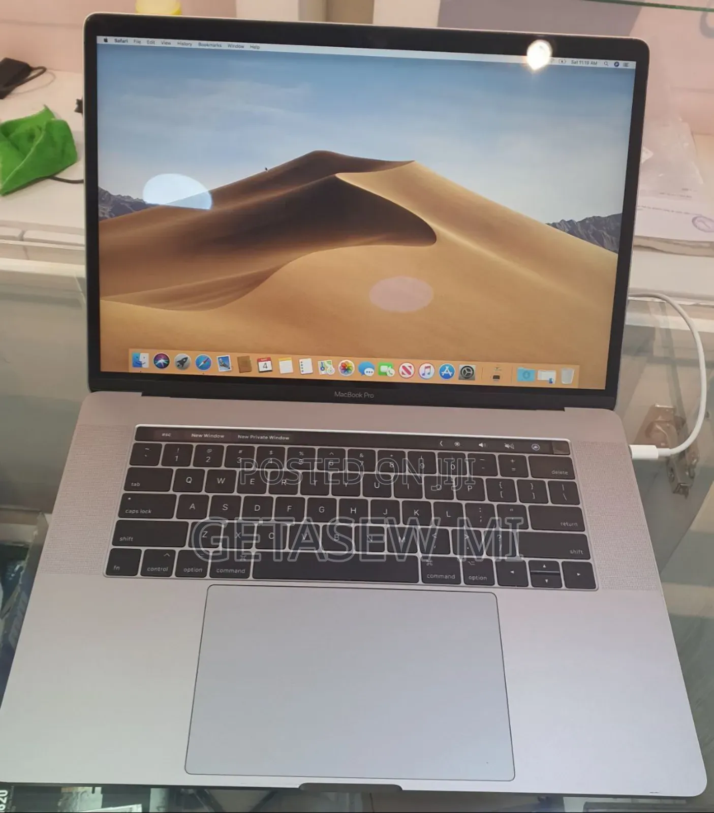 New Laptop Apple MacBook Pro 2017 16GB Intel Core I7 SSD 256GB