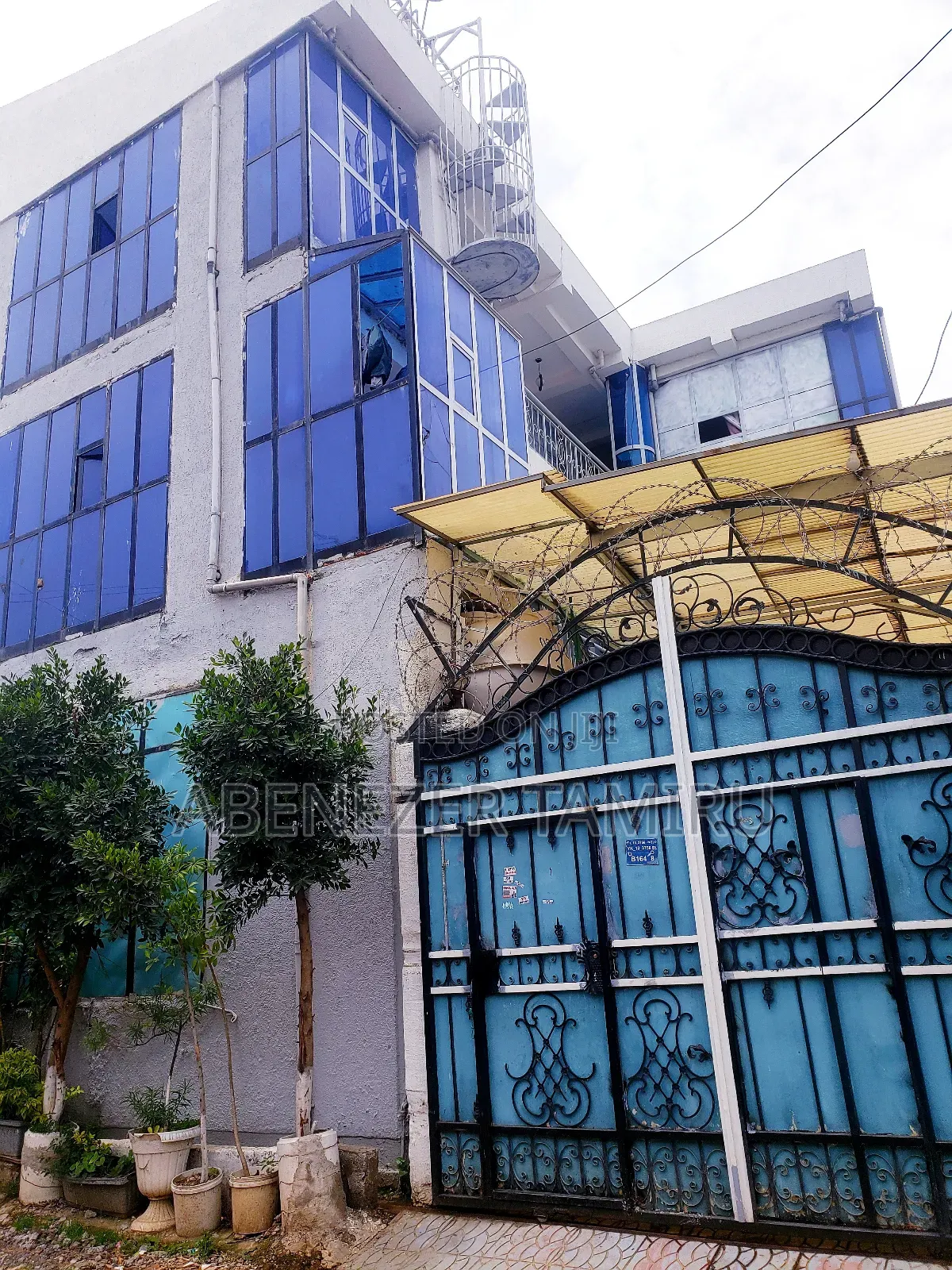 Furnished 17bdrm Apartment in Yeka for sale