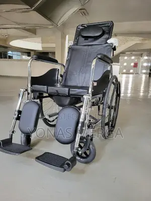 Wheelchair=Wheelchair Boasts a Swing-Away, Height-Adjustable