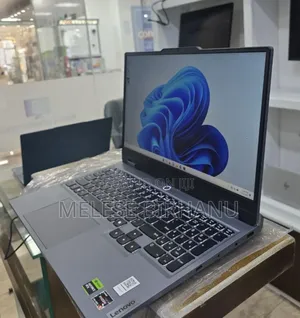New Laptop Lenovo LOQ 15IRH8 24GB AMD Ryzen 5 SSD 512GB