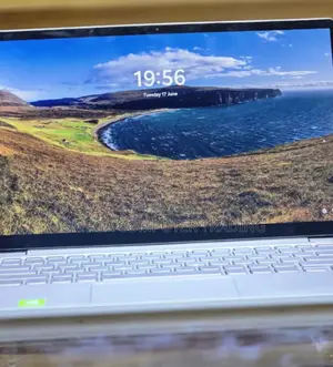 New Laptop Lenovo Yoga C740 8GB Intel Core i5 SSD 512GB