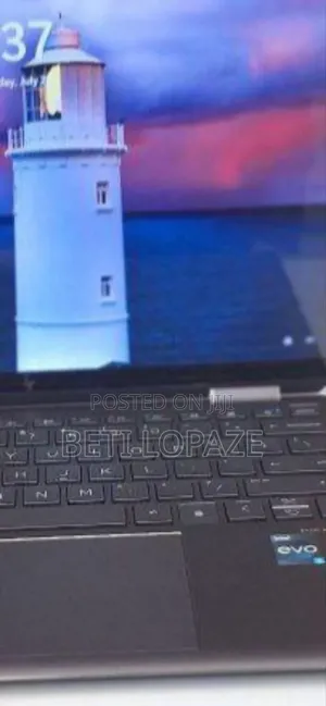 Photo - New Laptop HP Spectre 16GB Intel Core I5 SSD 1T