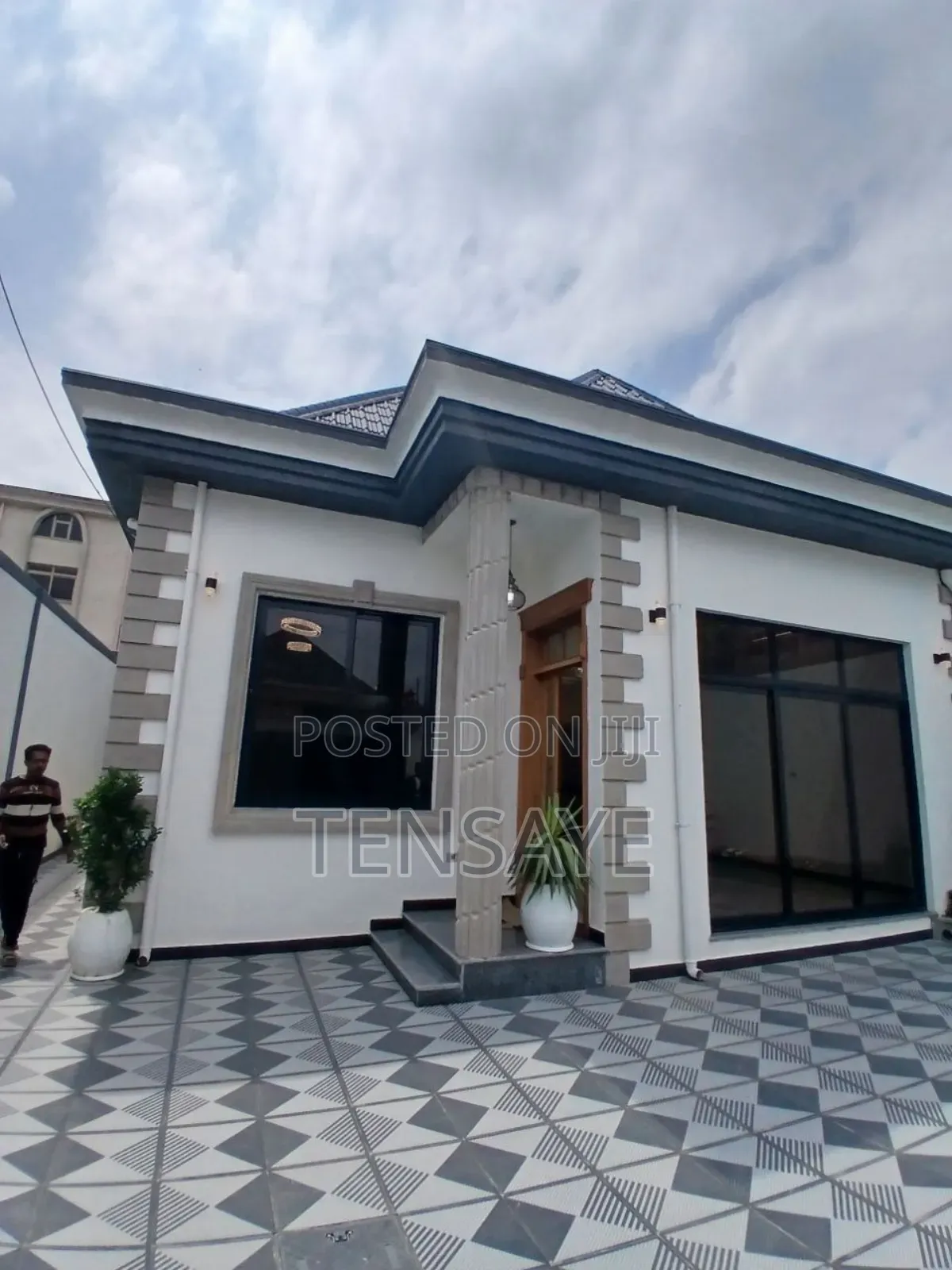 5bdrm House in Yeka for sale