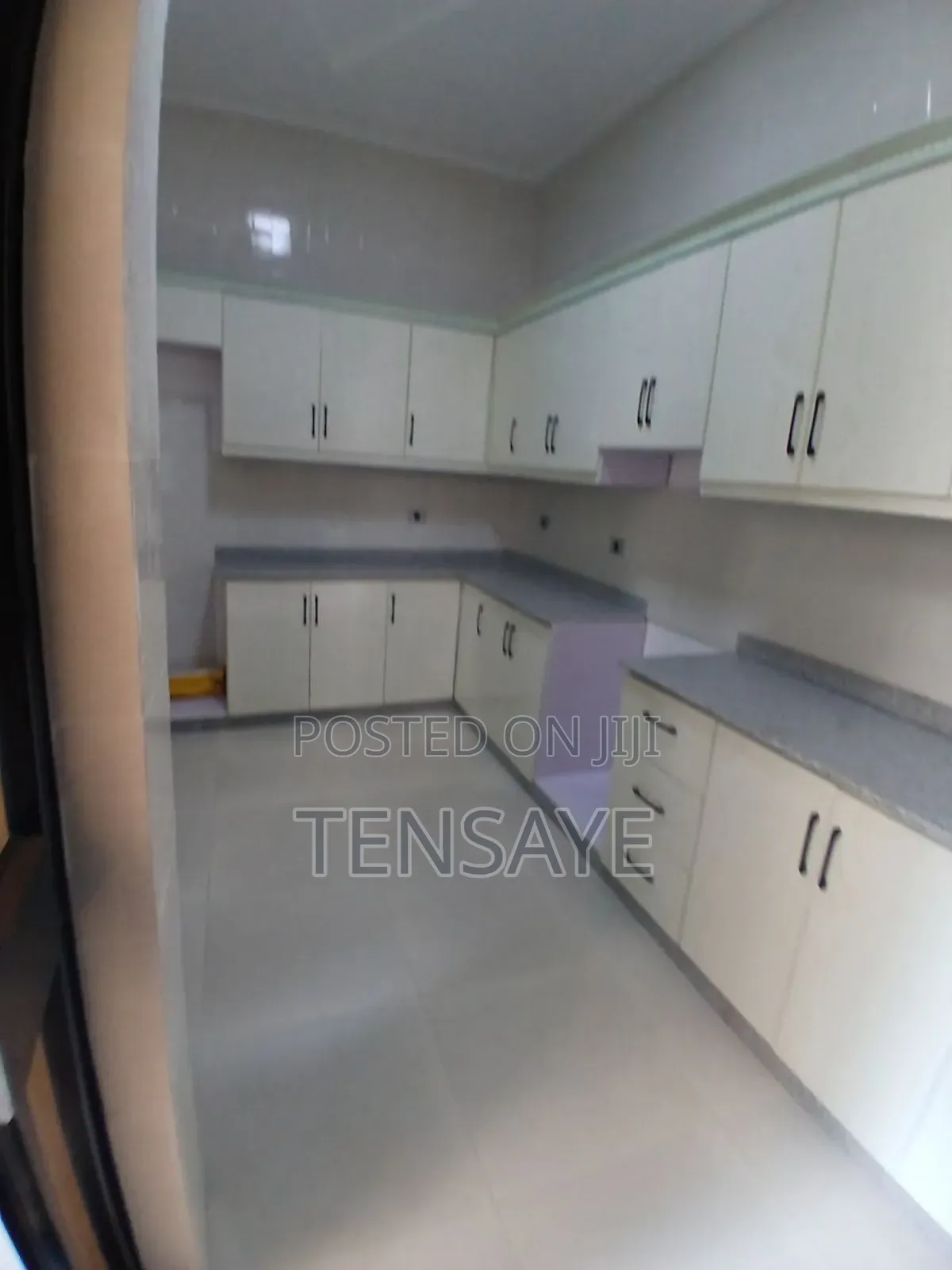 5bdrm House in Yeka for sale