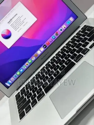 New Laptop Apple MacBook Pro 2017 8GB Intel Core I5 SSD 256GB