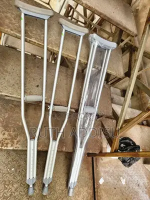 Photo - Crutches长癲癇crutches袸了medical Axillary Crutches盎蔽crutches